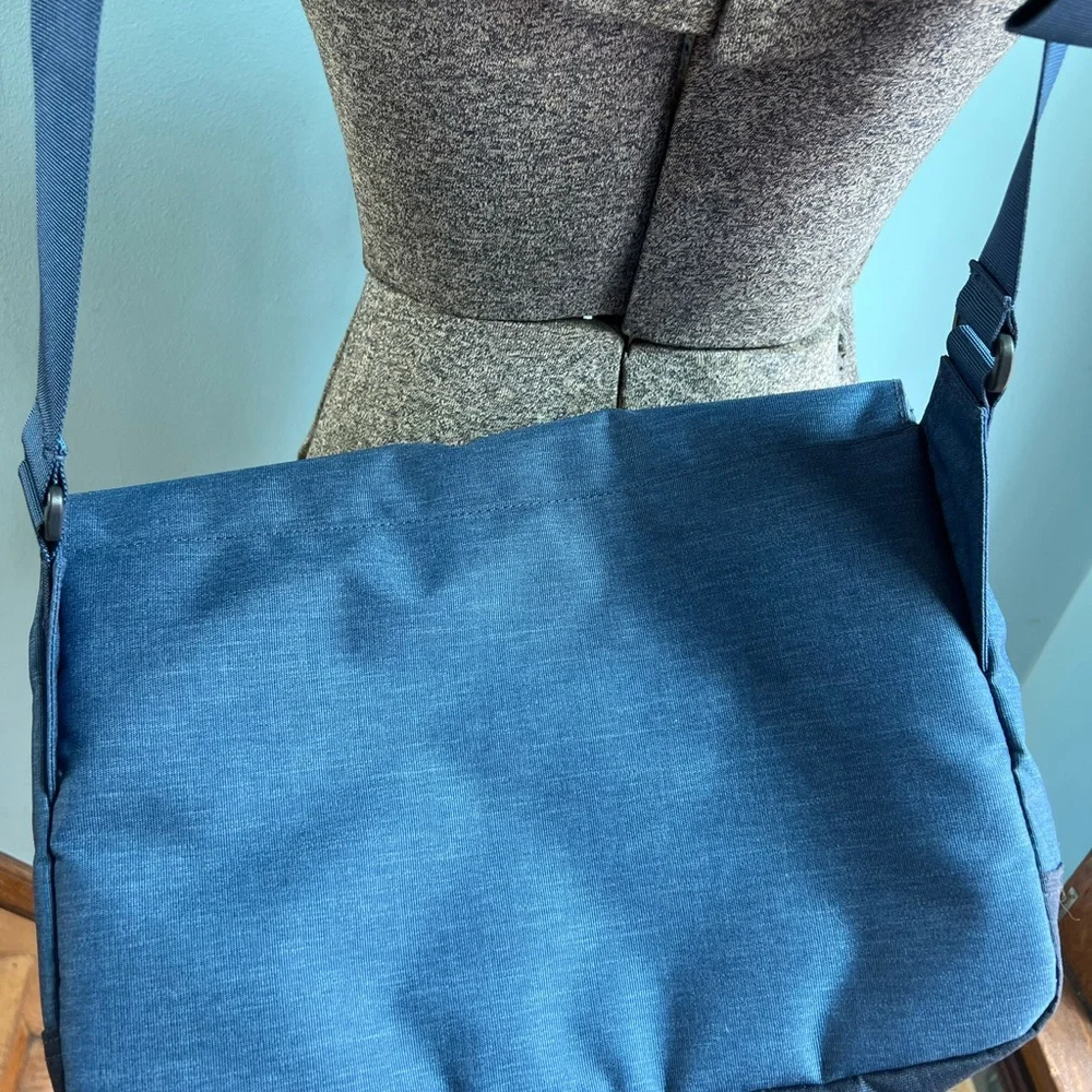 The North Face Blue Berkeley Messenger Bag - Men's Crossbody